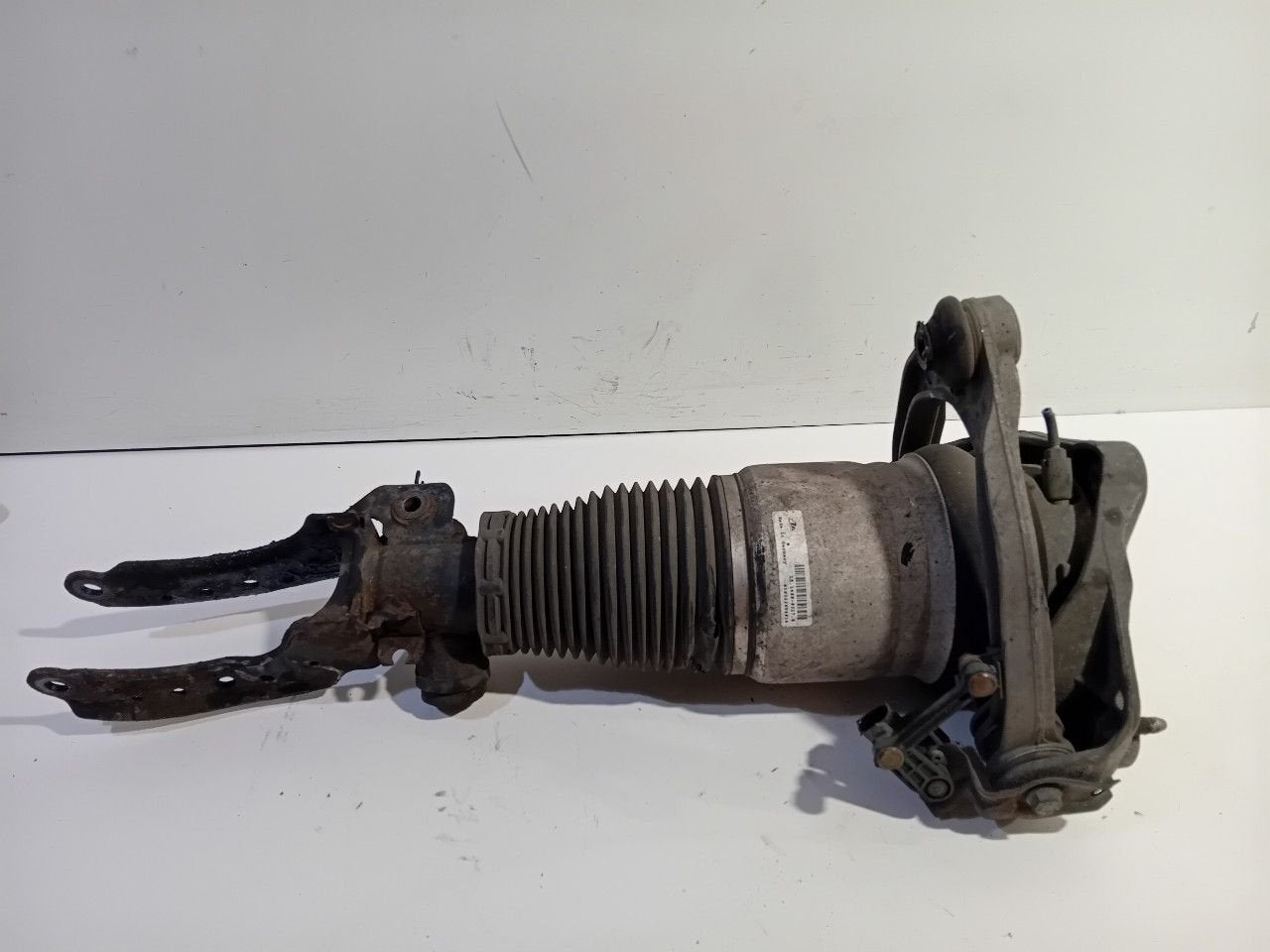 Veerpoot links voor Porsche Cayenne, Onderdelen@venauto.nl, Van der Ven Autorecycling B.V., Gebruikt, Ettenseweg 76, 4706 PB Roosendaal, The Netherlands
