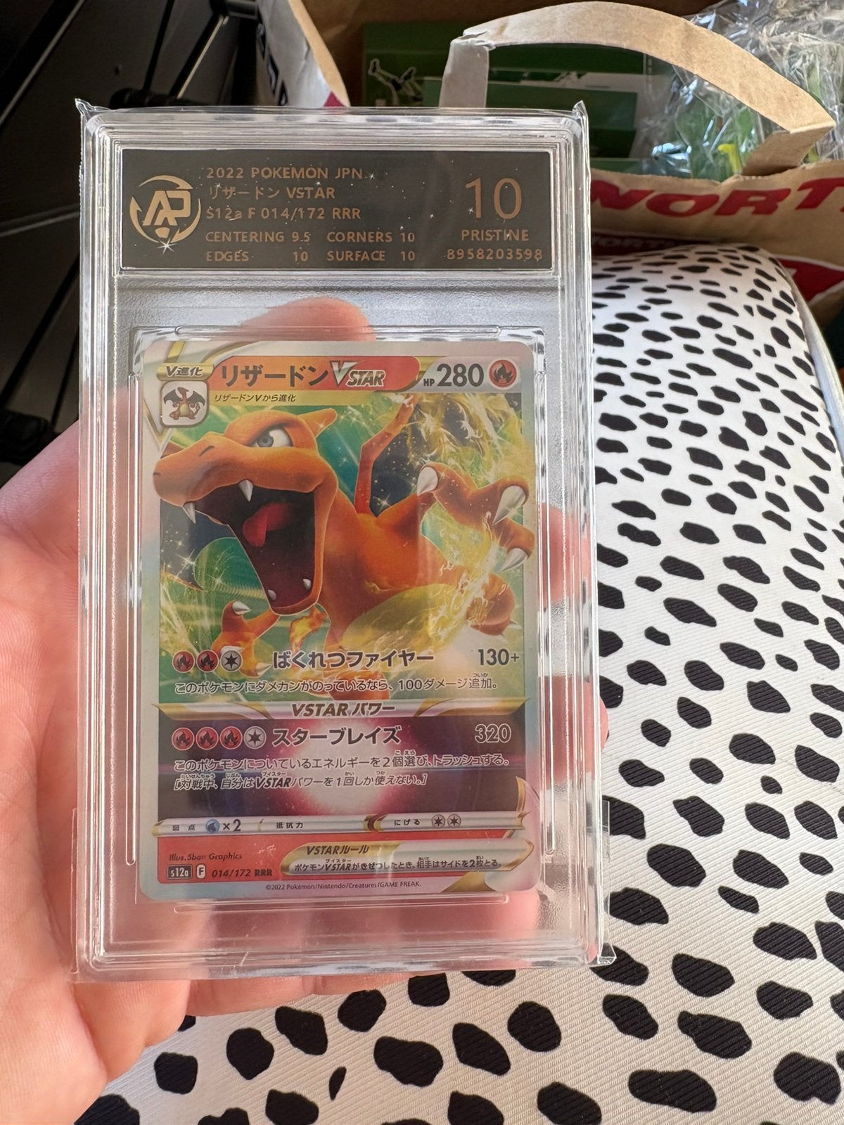 Charizard vstar pristine 10, Hobby en Vrije tijd, Verzamelkaartspellen | Pokémon, Ophalen of Verzenden, Zo goed als nieuw, Meerdere kaarten