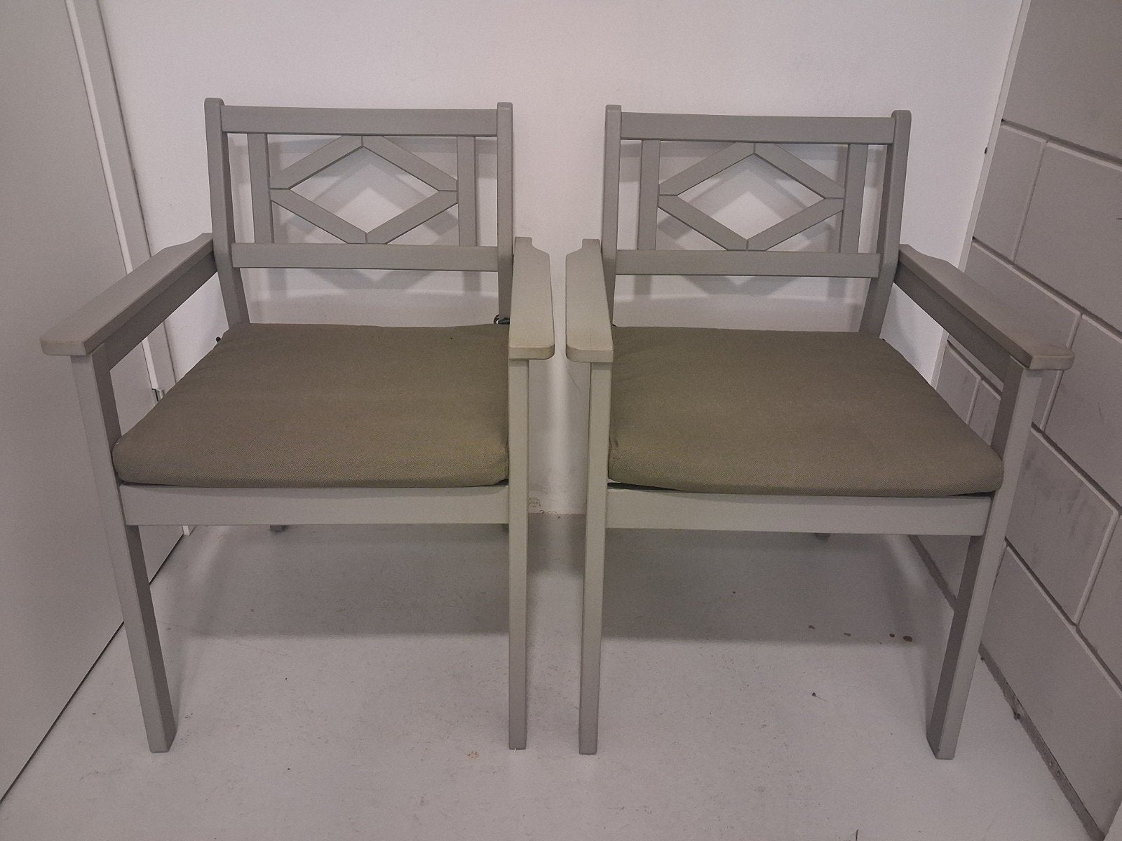tuin stoelen houten met kussen en armleuning 2 stuks igs, Ophalen, Overige kleuren