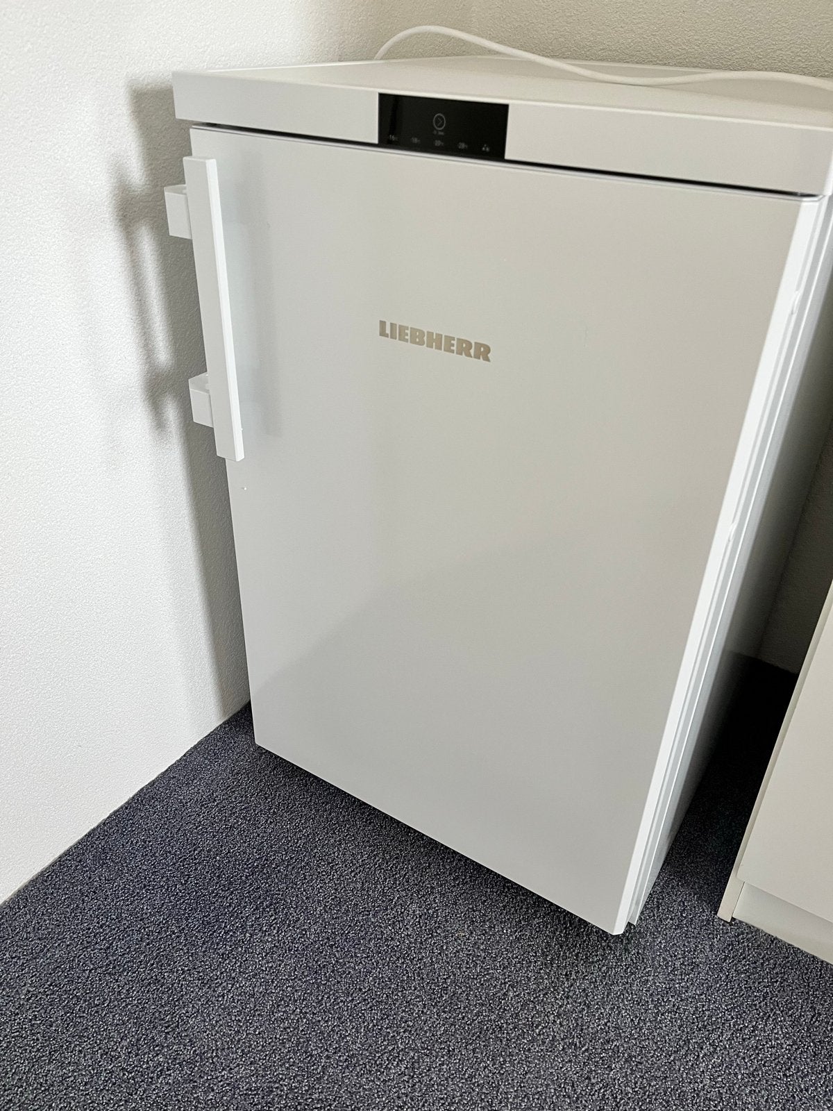 Liebherr vriezer met SmartFrost - Zo goed als nieuw, 100 tot 150 liter, Met aparte vriezer, Nieuw, 45 tot 60 cm