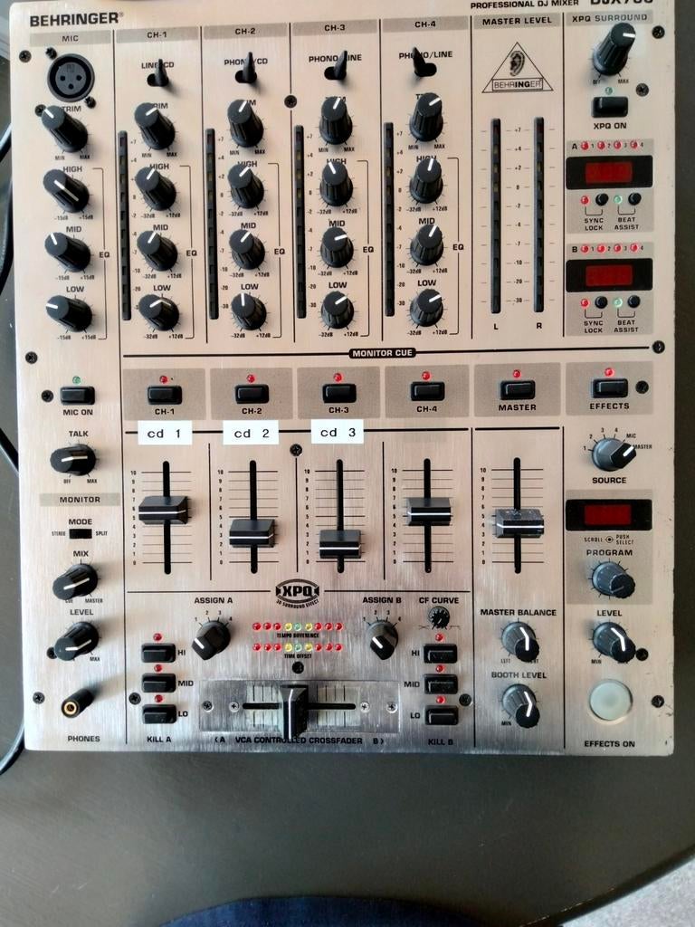 Behringer DJX700 mengpaneel met echo, Ophalen of Verzenden, Zo goed als nieuw, Microfooningang
