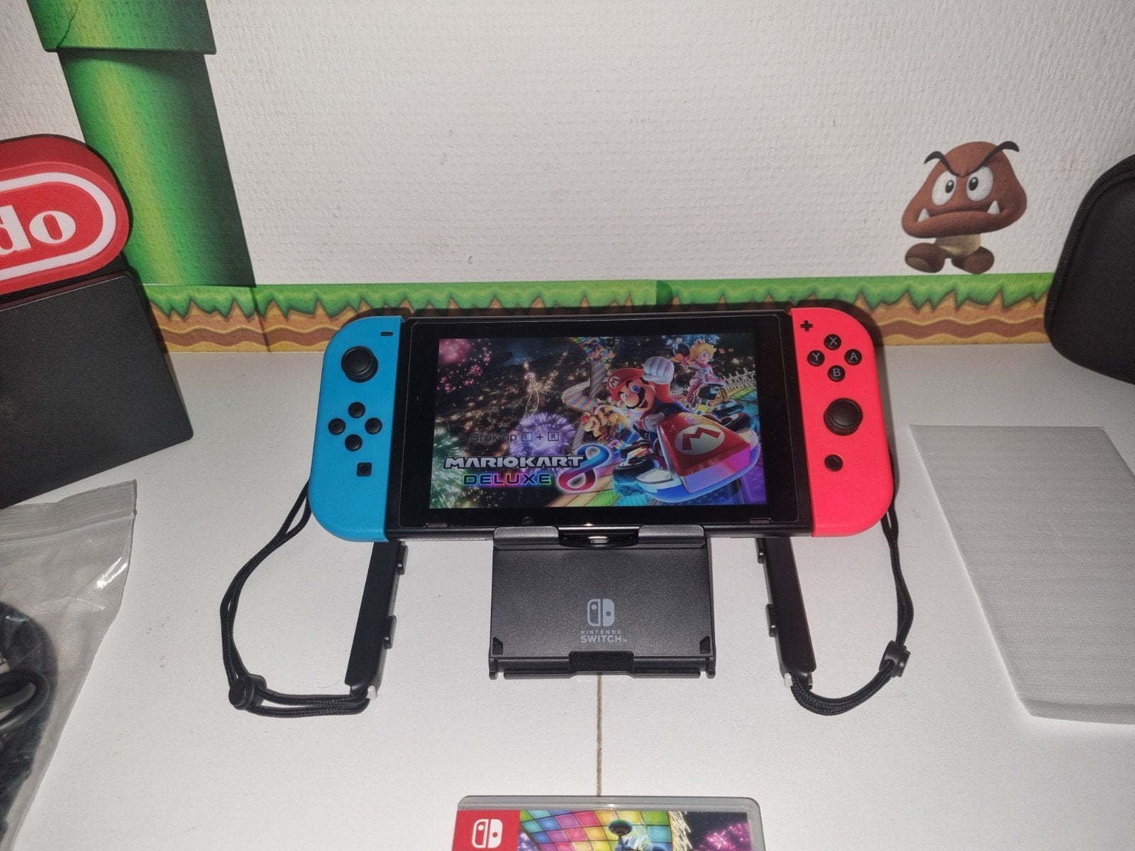 NINTENDO SWITCH NIEUW MODEL (2023) MARIO KART BUNDEL, Spelcomputers en Games, Spelcomputers | Nintendo Switch, Met 2 controllers