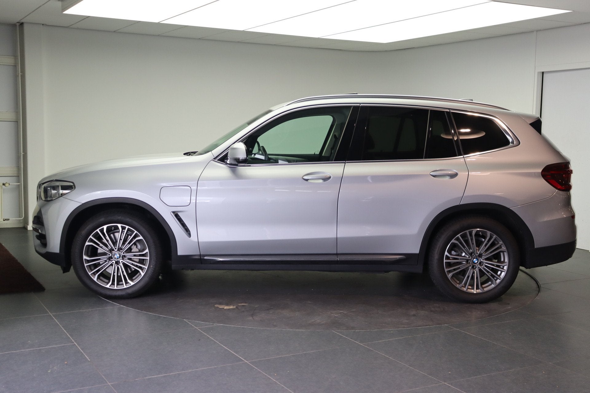 BMW X3 xDrive30e Automaat / Trekhaak / Panoramadak / Comfort, 1998 cc, Gebruikt, 4 cilinders, Bedrijf