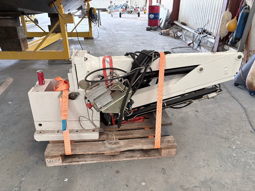 FASSI Hydraulische Dekkraan Bootkraan zo goed als nieuw, Ophalen, Zo goed als nieuw, Motor en Techniek