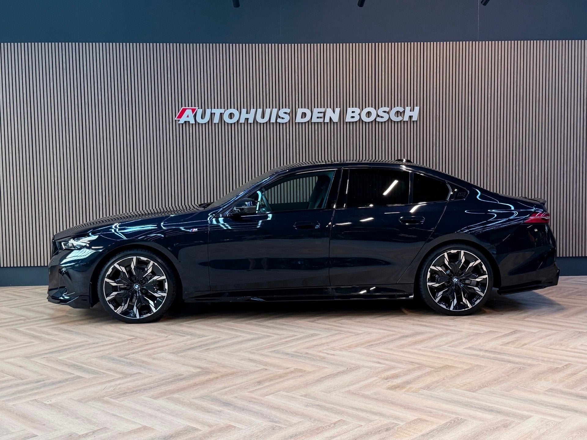 BMW 5-serie 520i M Sport Pro - Pano - Keyles - HeadUp, Auto's, BMW, Automaat, 1998 cc, Achterwielaandrijving, Gebruikt