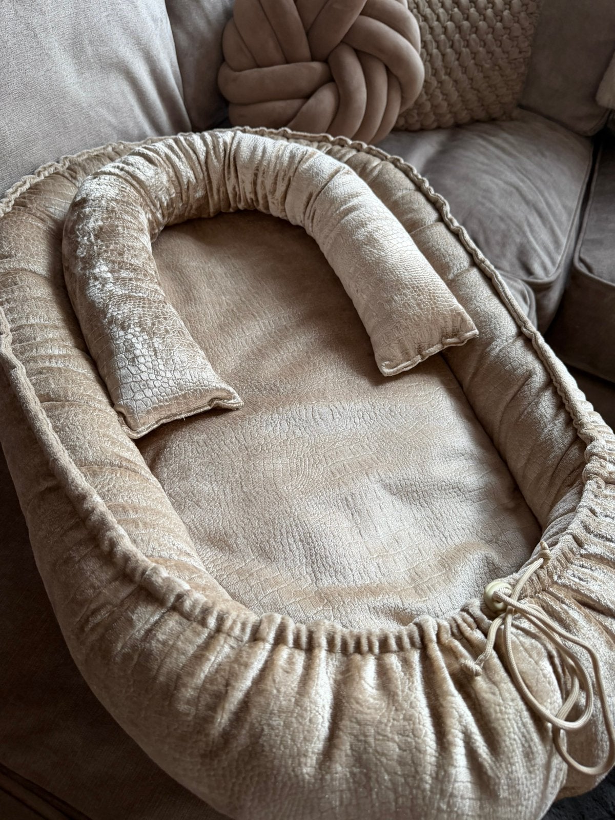 Mooi velvet baby nestje, Ophalen, Gebruikt, Overige vormen