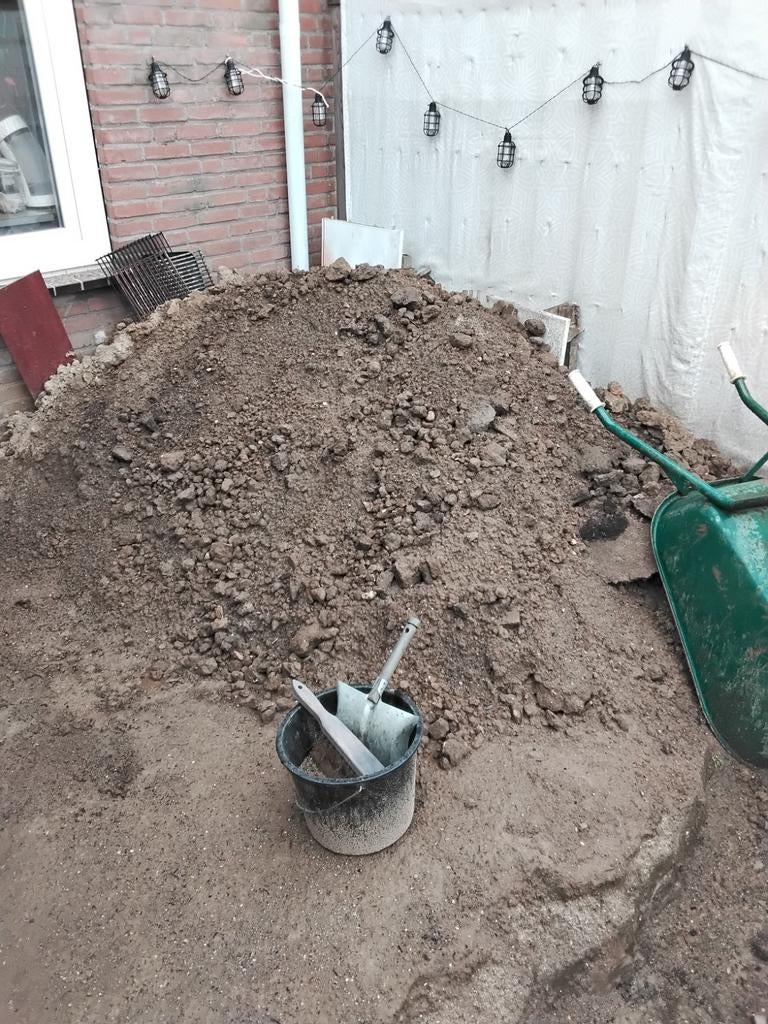 1m3 aarde, kruiwagen is aanwezig. En ik help mee opscheppen., Ophalen, Gebruikt, Overige typen