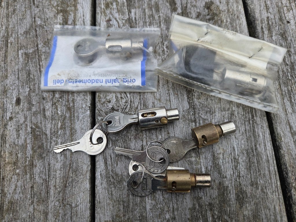Tomos Stuursloten NOS origineel Titan stuurslot, Fietsen en Brommers, Ophalen, Nieuw, Overige merken