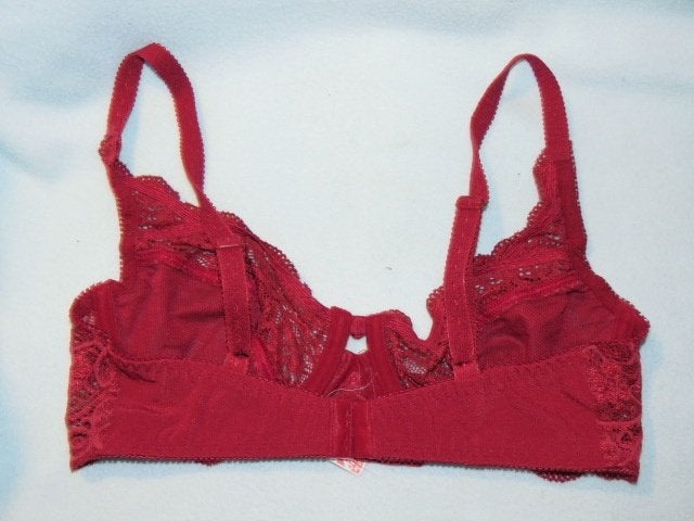 Donkerrode kanten beugel bh Triumph 75B, Triumph, Ophalen of Verzenden, Rood, BH