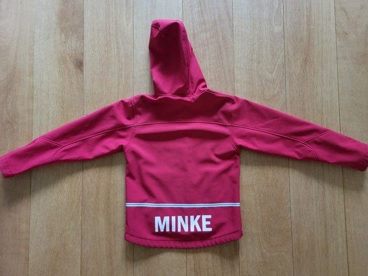 Rood softshell jasje met capuchon, maat 128 (8 - 10 jaar)., Ophalen of Verzenden, Gebruikt, Onbekend, Meisje