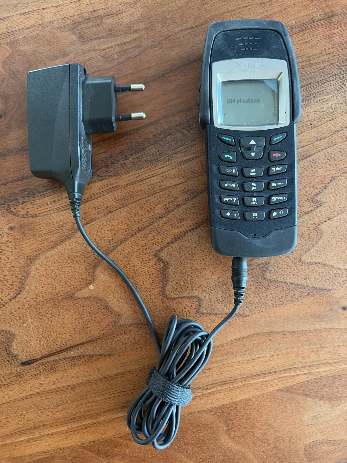 Vintage Nokia 6250 (2000) met originele lader, Telecommunicatie, Ophalen, Gebruikt, Geen camera, Zwart