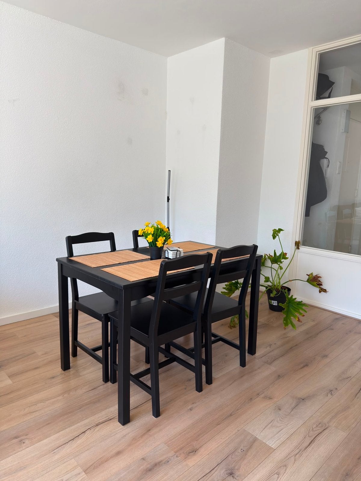Zwarte eettafel met 4 stoelen, Ophalen, Gebruikt, 100 tot 150 cm, 50 tot 100 cm