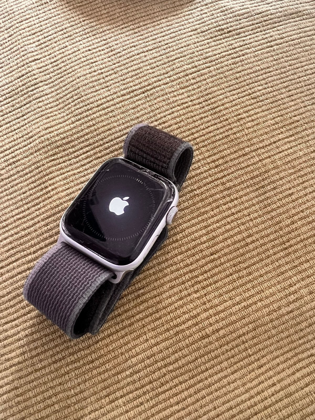 Apple Watch Series 5 GPS • 44‑mm aluminium -Gebarsten scherm, Gebruikt, Hartslag, IOS, Ophalen of Verzenden