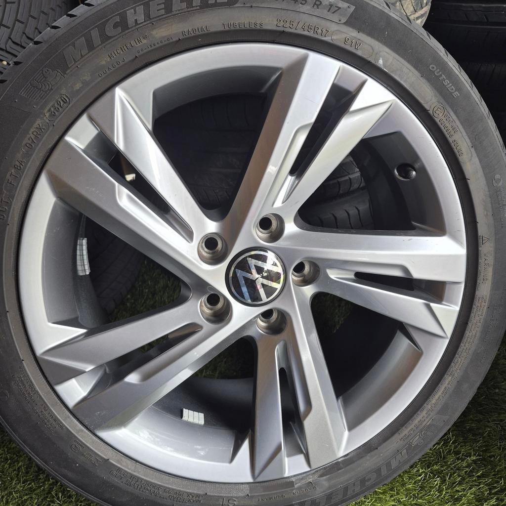 Vw golf 8 caddy velgen met zomerbanden 17 inch, Auto-onderdelen, Ophalen, Banden en Velgen, 17 inch, Personenwagen