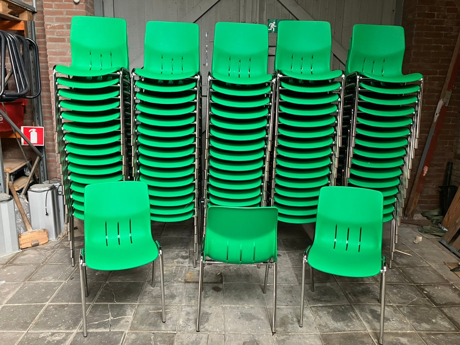 Stapelstoel Denver groen kantinestoel zaalstoel kuipstoel, Huis en Inrichting, Stoelen, Ophalen, Nieuw, Metaal, Vijf, Zes of meer stoelen