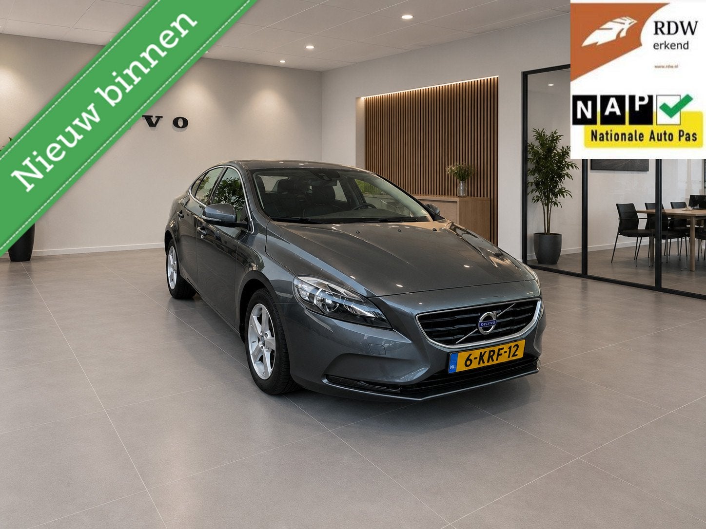Volvo V40 1.6 T3 Momentum 2013 95dkm(NAP) Airco/CAM/DB VV/PD, Voorwielaandrijving, Gebruikt, Zwart, 4 cilinders