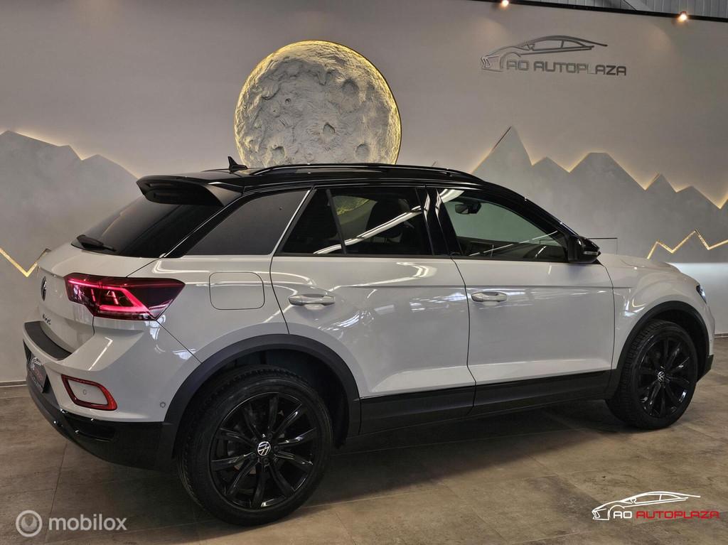 Volkswagen T-Roc 1.5 TSI Style Ascot grey/Panorama/Keyless/I, 1258 kg, 1498 cc, Zwart, 4 cilinders