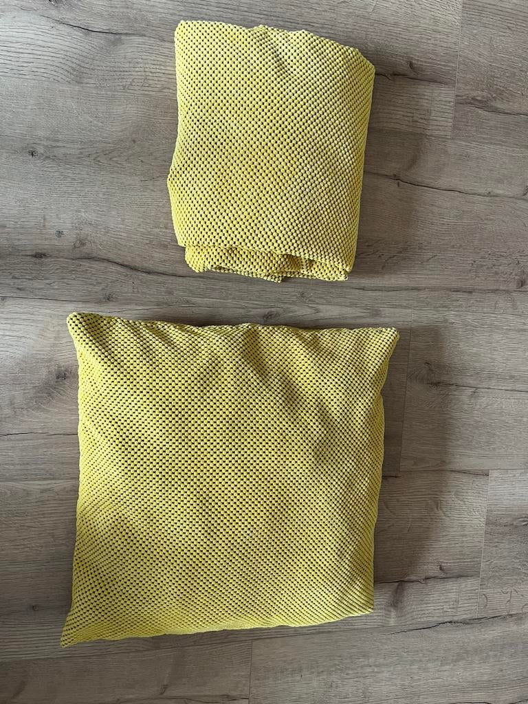 Kleedje en kussen, Ophalen of Verzenden, Zo goed als nieuw, Geel, Vierkant