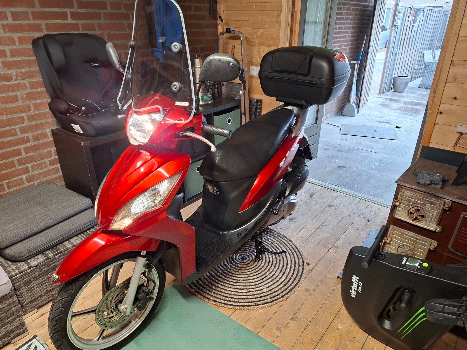 Honda Vision NSC 110cc Scooter - Rood, inclusief topkoffer, Overige merken, Ophalen of Verzenden, Zo goed als nieuw, Benzine