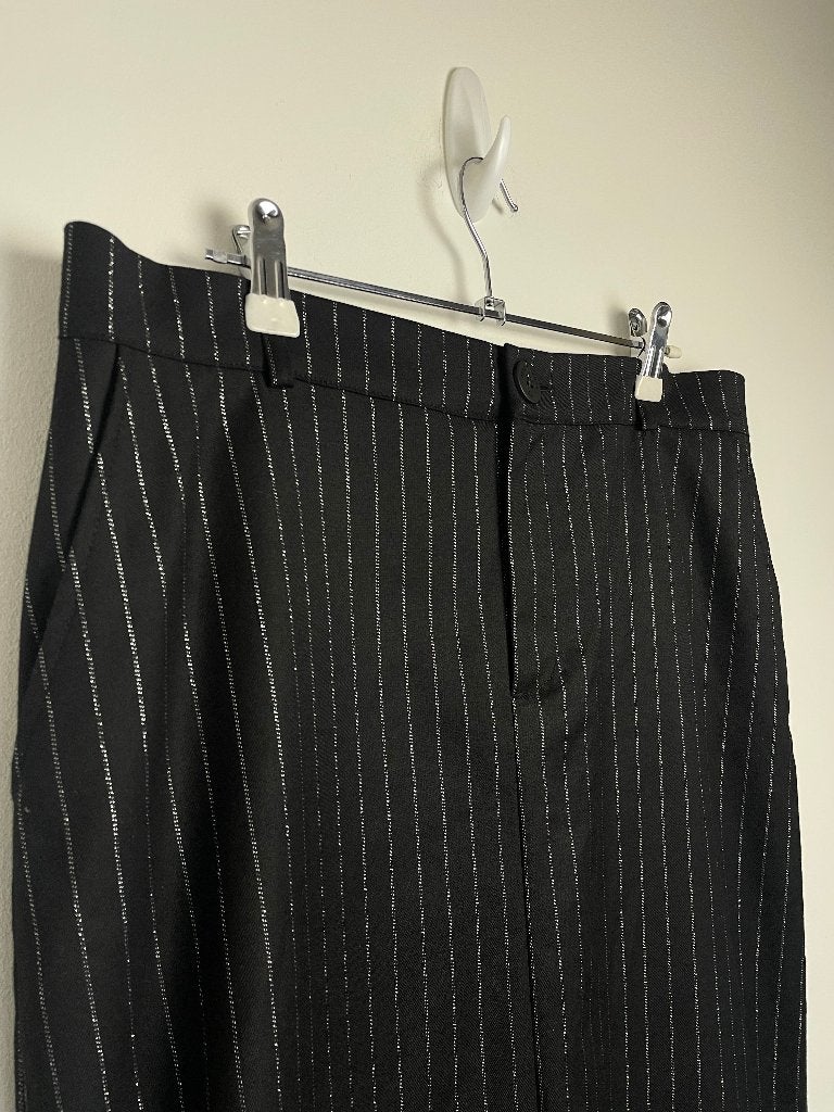 Jane Lushka zwarte midi rok split zwart met krijtstreep M, Kleding | Dames, Rokken, Zwart, Ophalen of Verzenden, Zo goed als nieuw