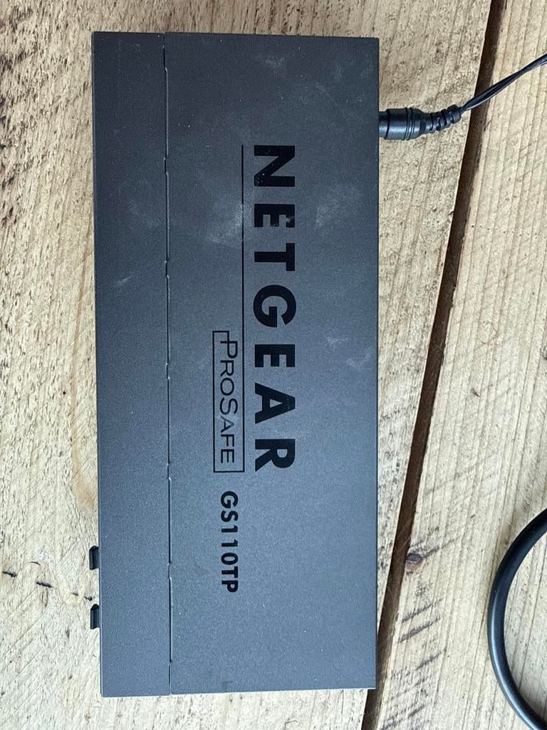 NETGEAR ProSAFE GS110TP 8-poorts Gigabit Smart Switch PoE, Computers en Software, Netwerk switches, Ophalen of Verzenden, Gebruikt