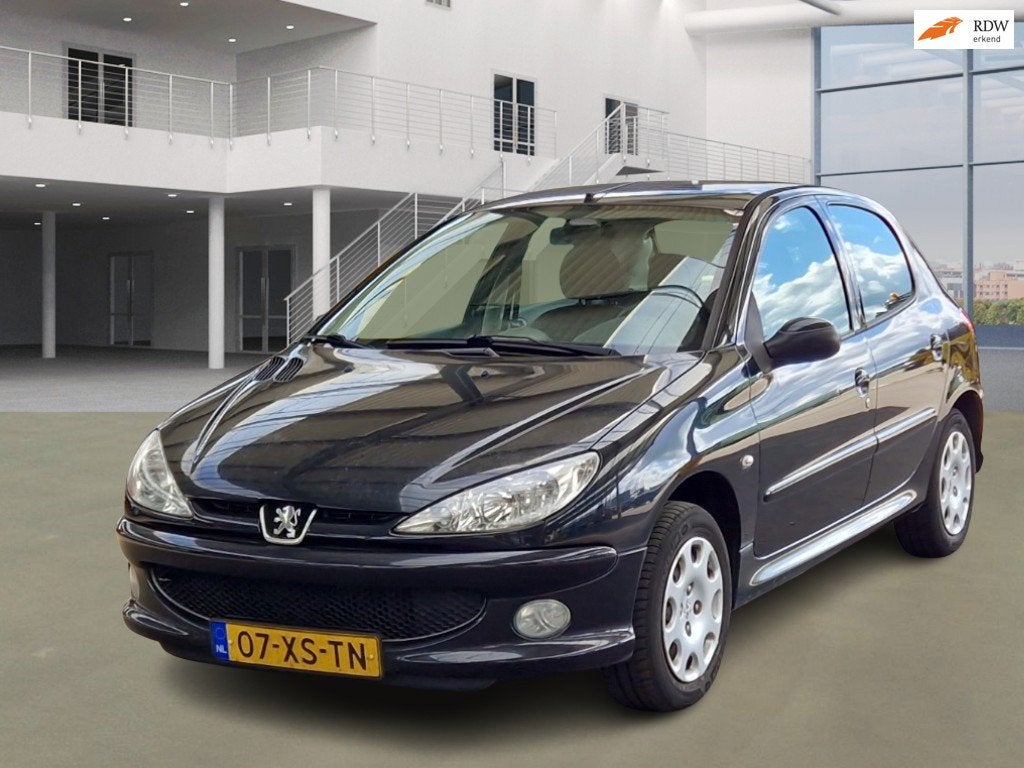 Peugeot 206 1.4 Forever|1E EIGENAAR|APK17-06-2027|AIRCO|ONDE, Voorwielaandrijving, 31 €/maand, 4 cilinders, Zwart