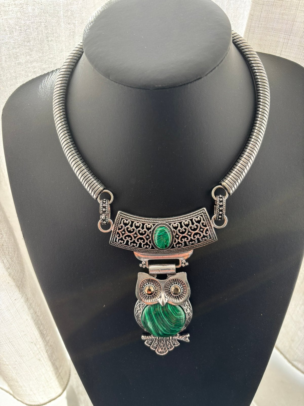 Zilverkleurige ketting/Choker, Overige materialen, Ophalen of Verzenden, Groen, Verstelbaar