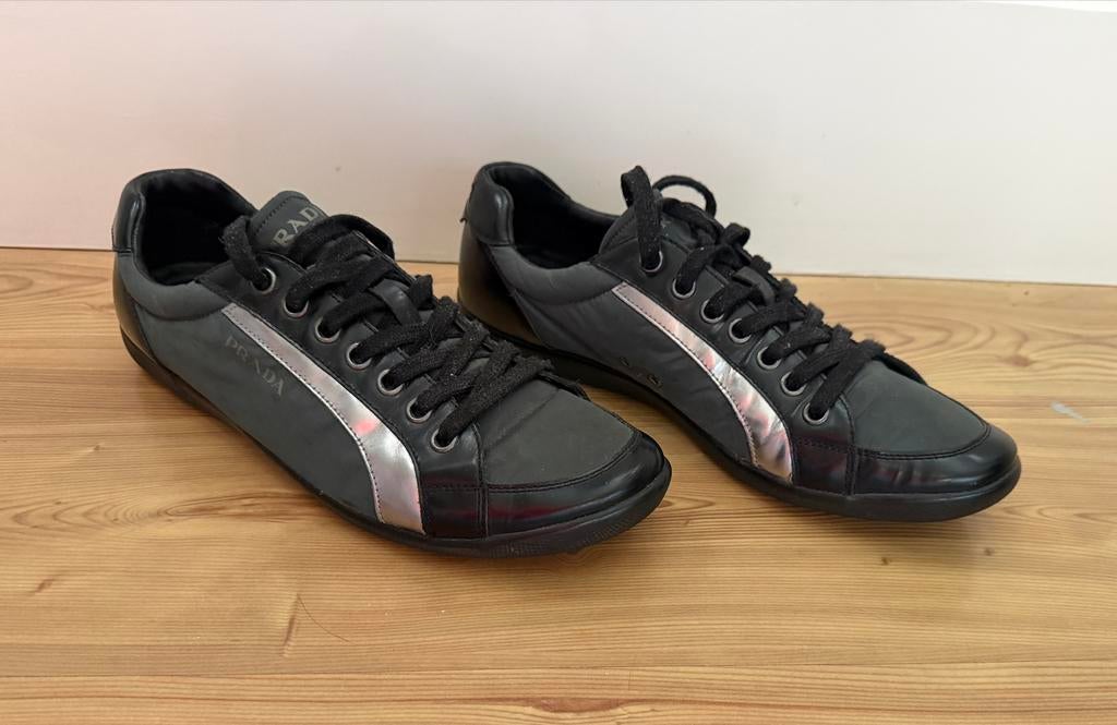 Prada sneakers - Zwart met zilveren accenten, Zwart, Ophalen of Verzenden, Sneakers of Gympen, Zo goed als nieuw