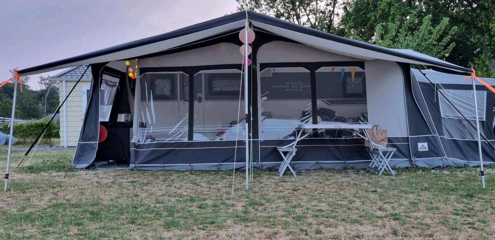 Hobby Excellent 560 KMFE/stapelbed/mover/voortent, Rondzit, Hobby, Particulier, 6 tot 7 meter