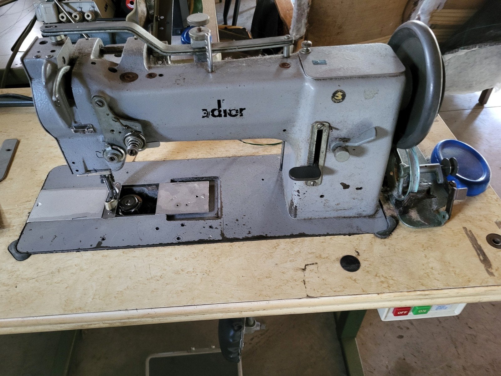 Adler Industriële Naaimachine - Oud maar functioneel, Ophalen, Gebruikt, Naaimachine, Industrieel
