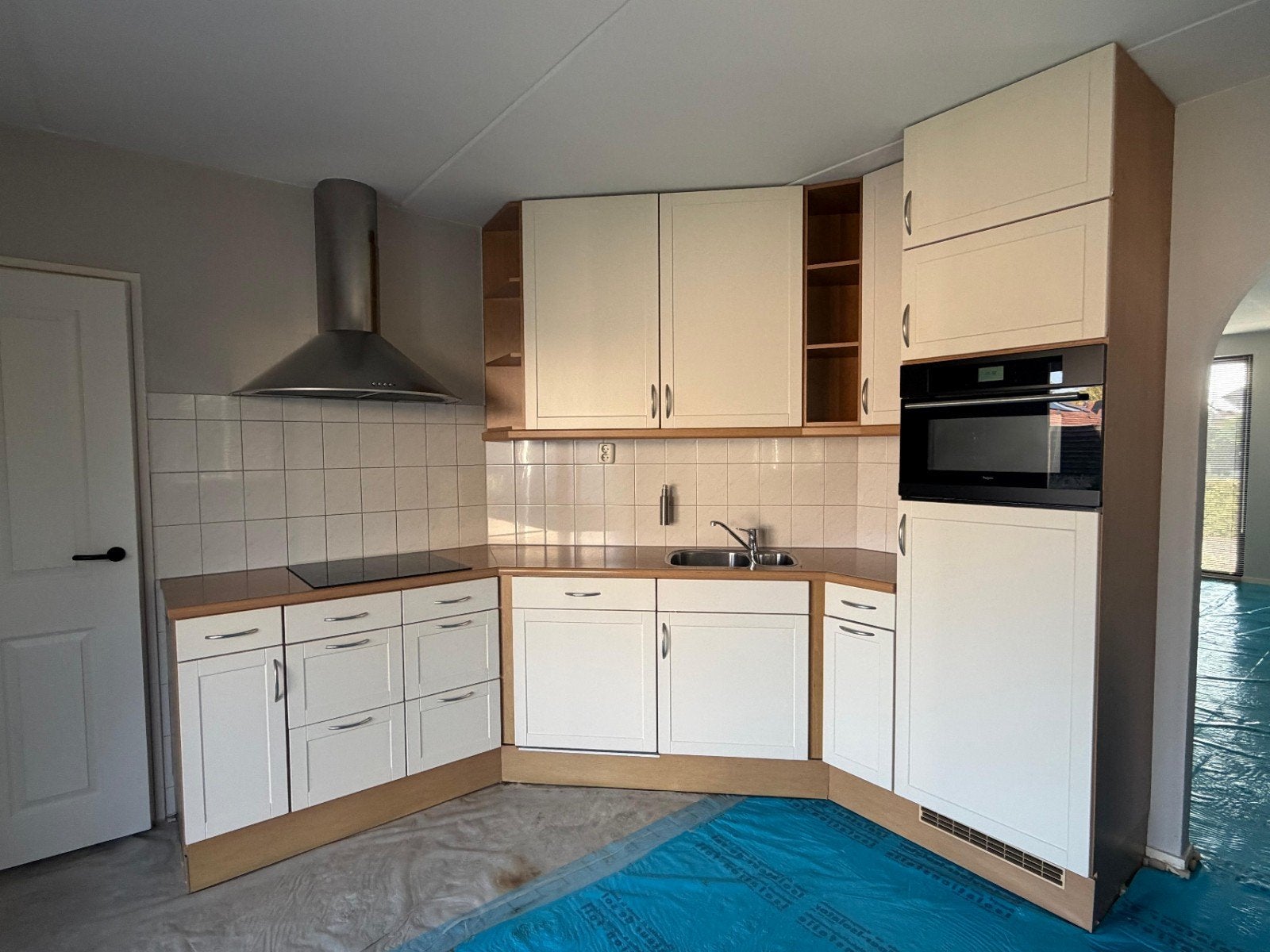 Complete keuken met Miele en Pelgrim apparatuur, Gebruikt, Wit, Hoekkeuken, Onbekend