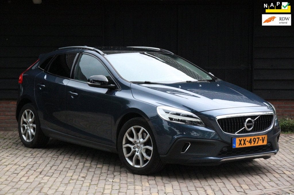 Volvo V40 Cross Country 1.5 T3 Polar+ Luxury Panorama/Camera, 4 cilinders, 700 kg, Blauw, 152 pk