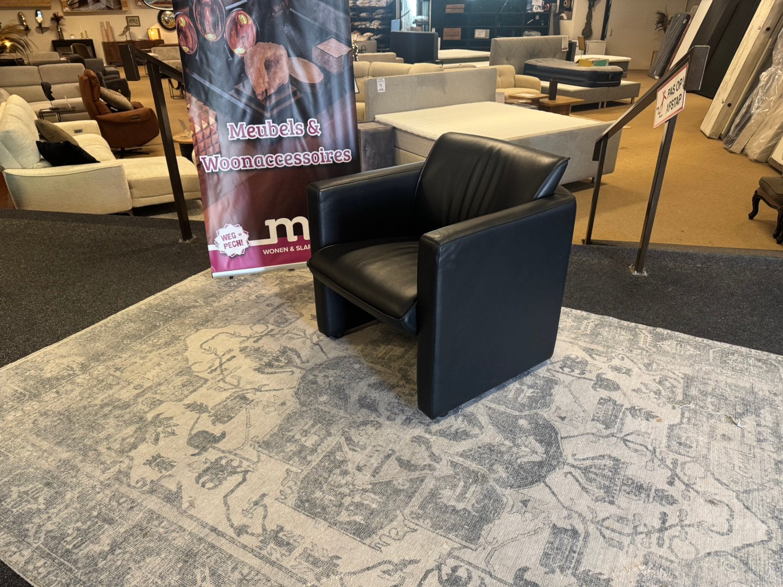 Leolux Fabio fauteuil zwart leder €495,- Direct leverbaar, Ophalen, #Modern#Design#Leer#Zwart#Hugo de Zeeuw#Klassiek, 75 tot 100 cm