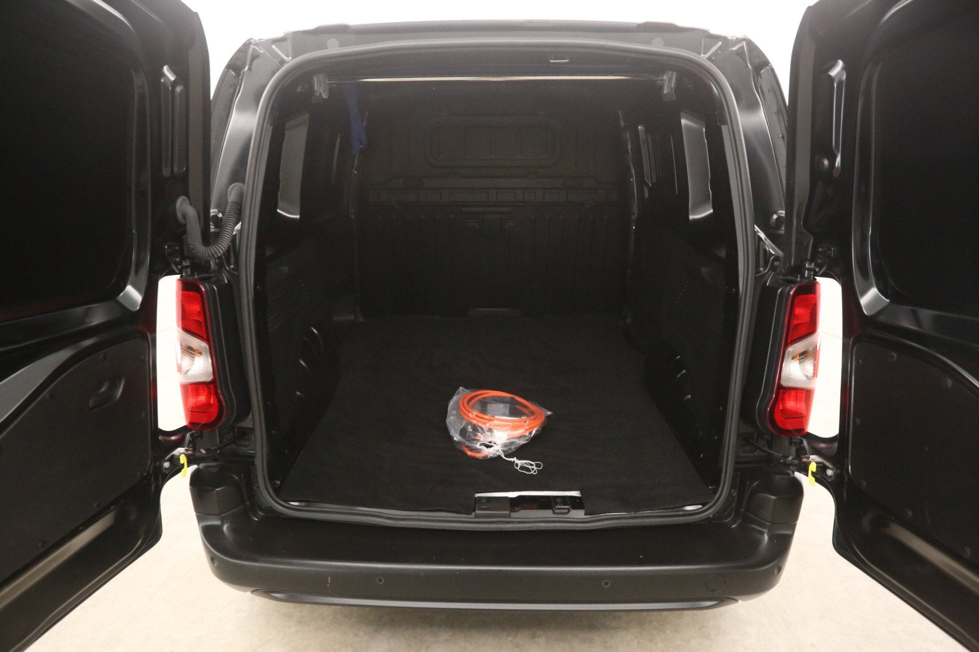 Opel Combo-e 50 kWh | Snelladen | SOH 93% | Airco | Cruise |, Auto's, Gebruikt, 750 kg, Bluetooth, Zwart