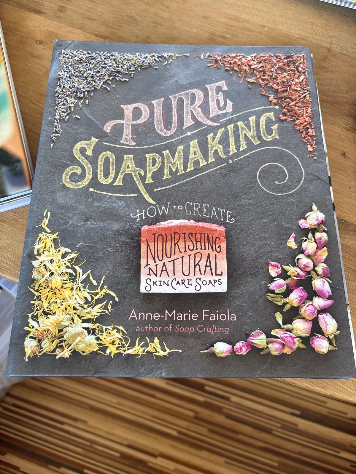 Boeken: Pure Soapmaking & Soap Crafting - Zeep maken, Ophalen of Verzenden, Zo goed als nieuw, Overige onderwerpen