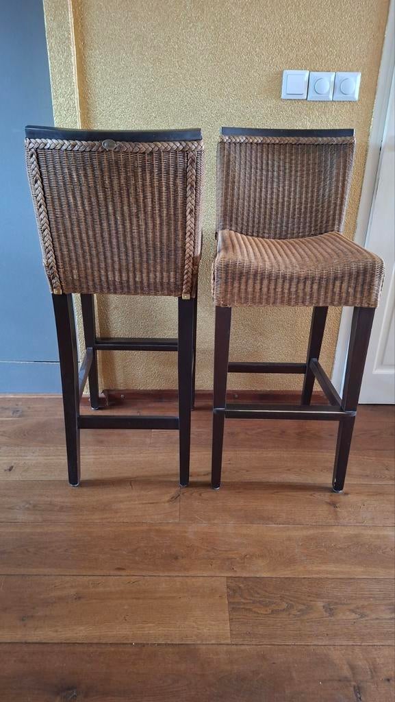 2 mooie Loom barkrukken hout/wicker, zithoogte 76 cm, Ophalen, Gebruikt, Met voetsteun, 90 cm of meer