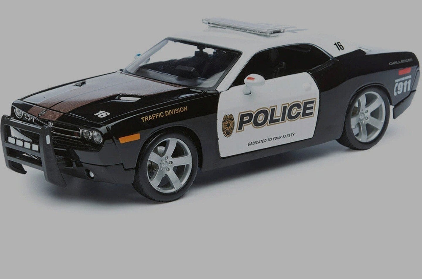 Dodge Challenger HEMI 6.1 Police 1:18 – Maisto – Vitrinemode, Hobby en Vrije tijd, Ophalen of Verzenden, Zo goed als nieuw, Auto