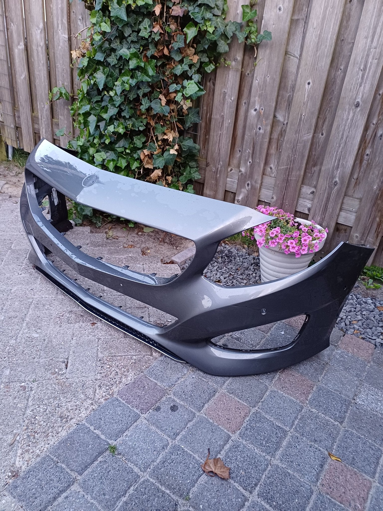 Mercedes-Benz B-Klasse Bumper Voorbumper A2468854325 PDC, Gebruikt, -, Voor, Ophalen of Verzenden