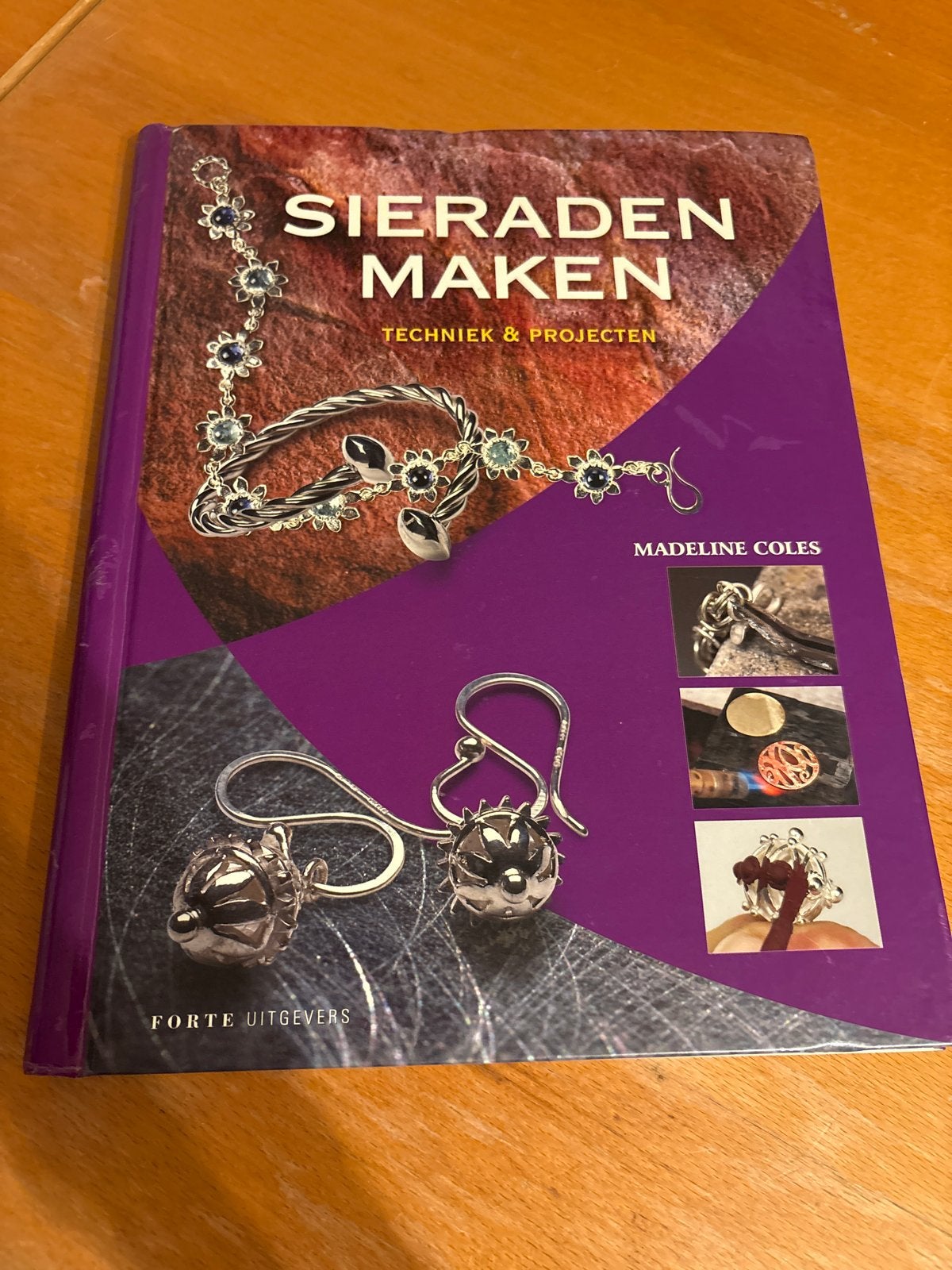 Sieraden Maken: Techniek & Projecten - Madeline Coles, Hobby en Vrije tijd, Ophalen of Verzenden, Gebruikt, Overige typen