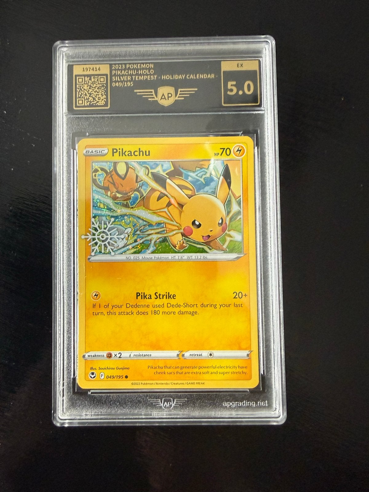 AP Graded Pikachu Holo 2023 Silver Tempest Holiday Calendar, Ophalen of Verzenden, Zo goed als nieuw, Losse kaart, Foil