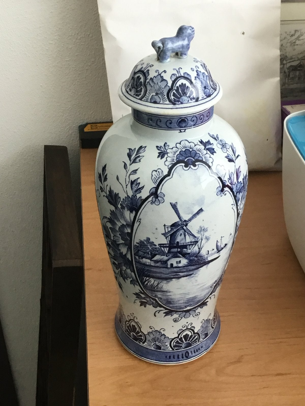 Delfts Blauwe vaas met molen decoratie en deksel, Ophalen