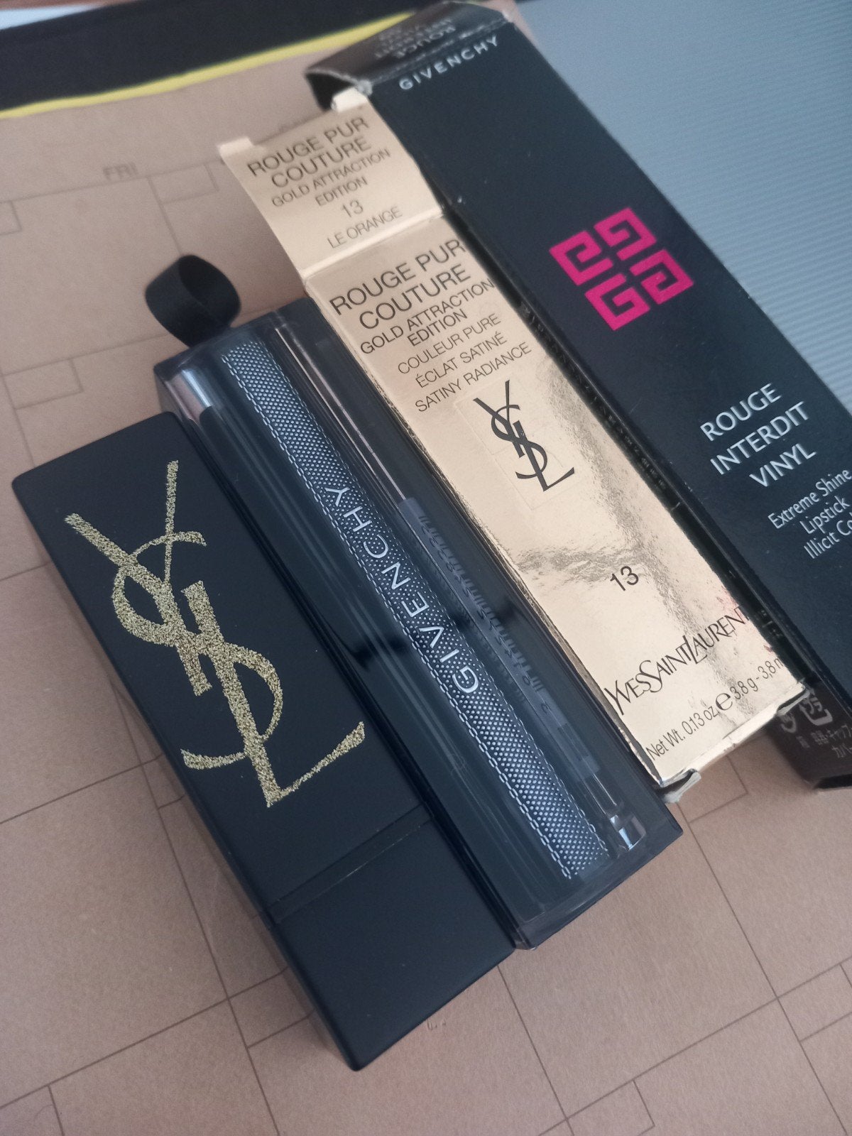 prijs voor twee. Givenchy / YSL Lippenstift -in doos, Lippen, Verzenden, Zo goed als nieuw, Make-up