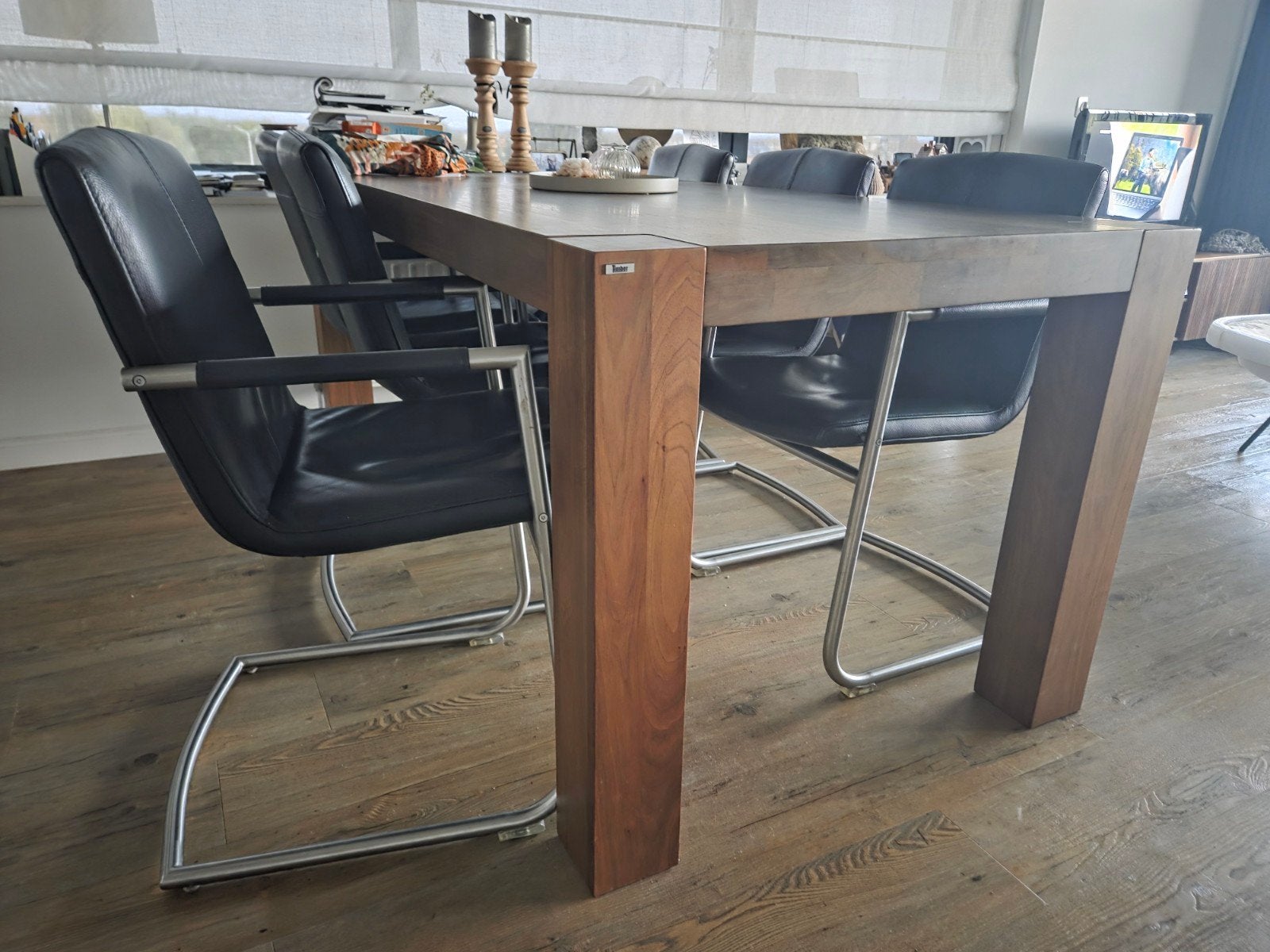 Goossens Timber Eettafel Notenhout met 6 Stoelen, Ophalen, 50 tot 100 cm, Zo goed als nieuw, Vijf personen of meer