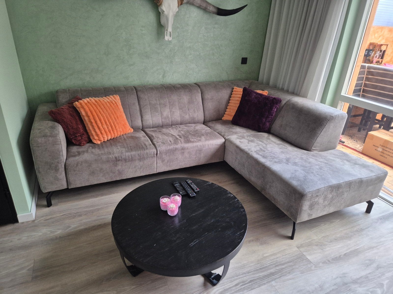 Moderne Hoekbank - Grijs Stof - Zo goed als nieuw, Huis en Inrichting, Banken | Bankstellen, Ophalen, 250 tot 300 cm, Hoekbank