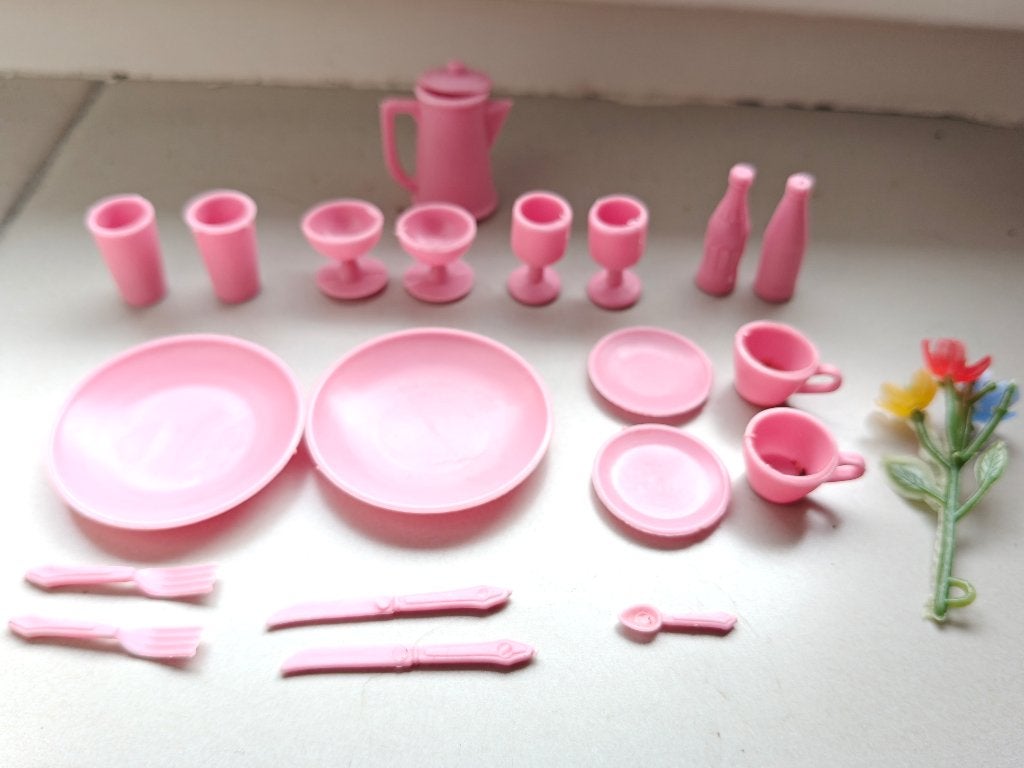 Barbie Sindy Fleur Poppenhuis service vintage roze jaren 80, Verzamelen, Poppenhuizen en Toebehoren, Ophalen, Zo goed als nieuw