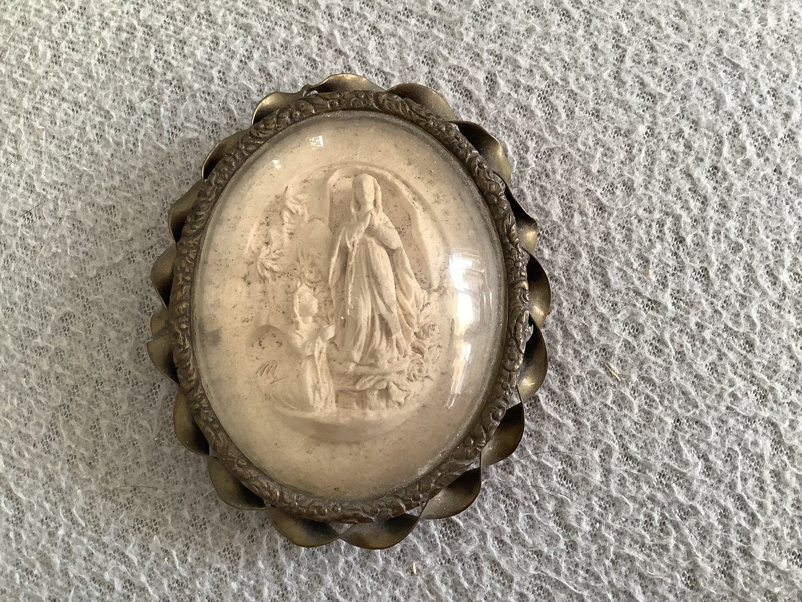 Religieuse afbeelding  ivoor in lijst met bol glas, Ophalen of Verzenden