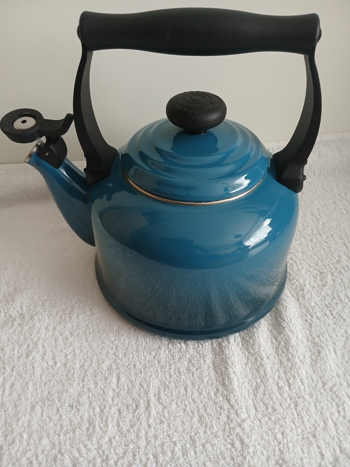 Le Crueset (deep teal), 2 liter of meer, Ophalen of Verzenden, Zo goed als nieuw