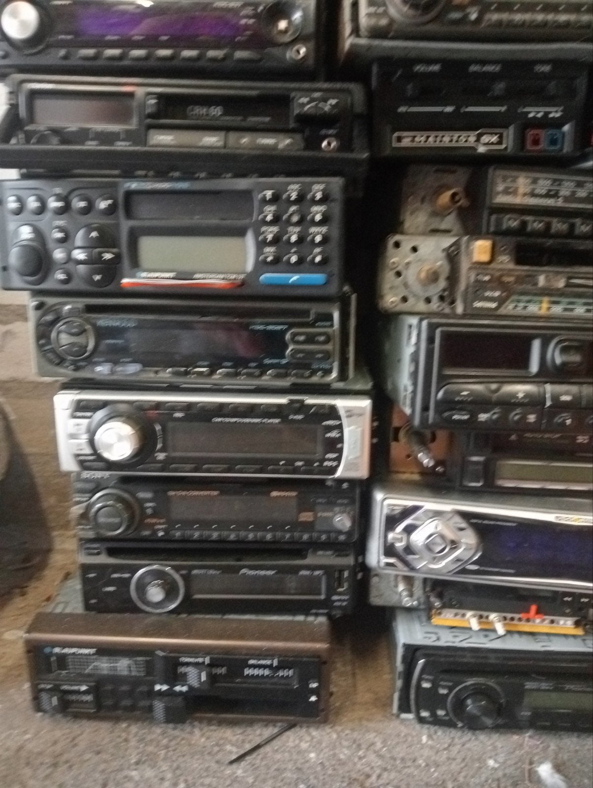 Grote partij Autoradio's, Ophalen