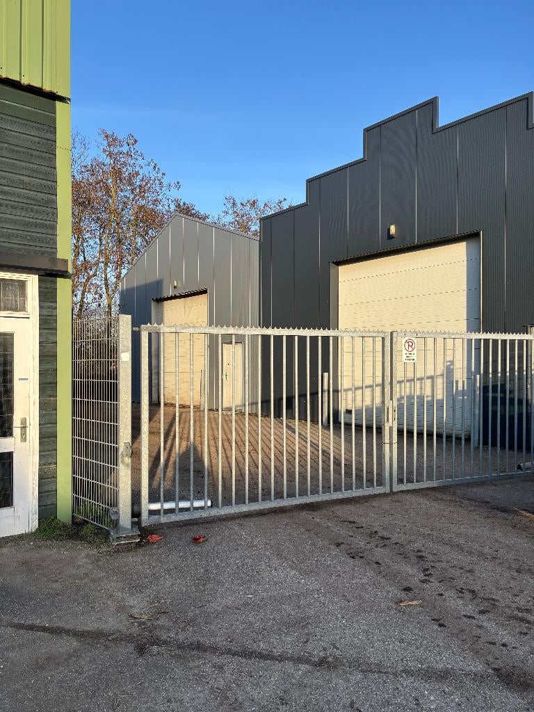 Bedrijfsruimte + Buitenterrein te huur Veendam opslag 350m2, 350 m², Huur, Opslag of Loods