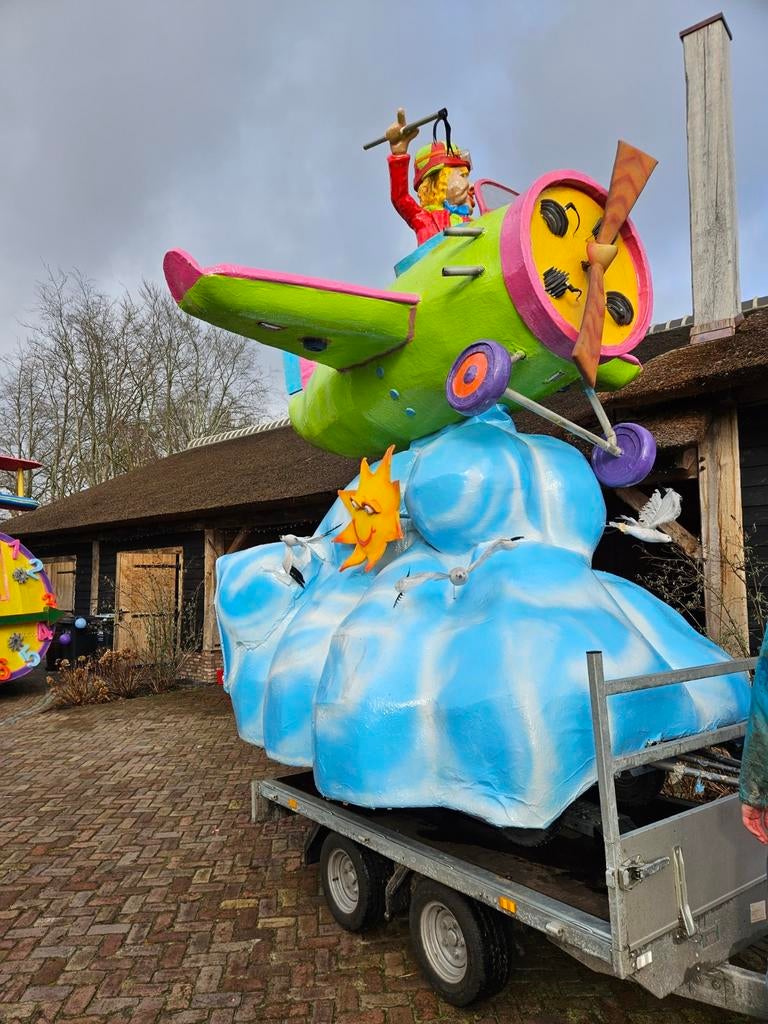 Carnavalswagen / Geluidswagen met Vliegtuig, Hobby en Vrije tijd, Ophalen of Verzenden, Gebruikt, Versiering, Carnaval